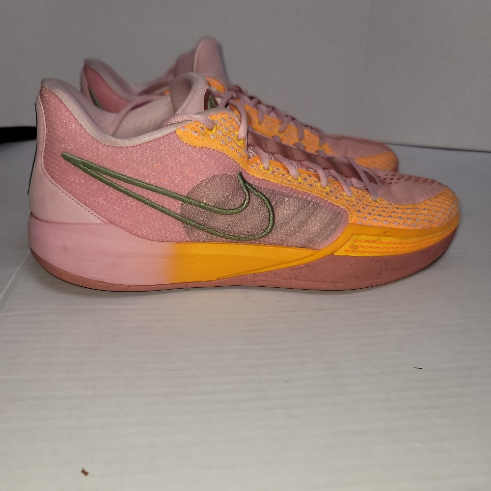 NIKE Sabrina  1 West Coast Baskstball Running Shoe  FQ3381. Women Size 15 - Picture 2 of 9